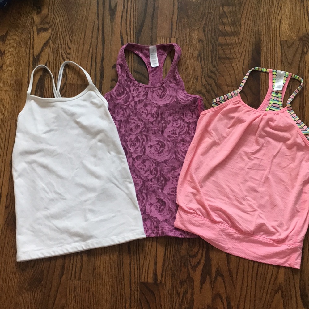 Set of 3 tanks Ivivva, good condition sz 8